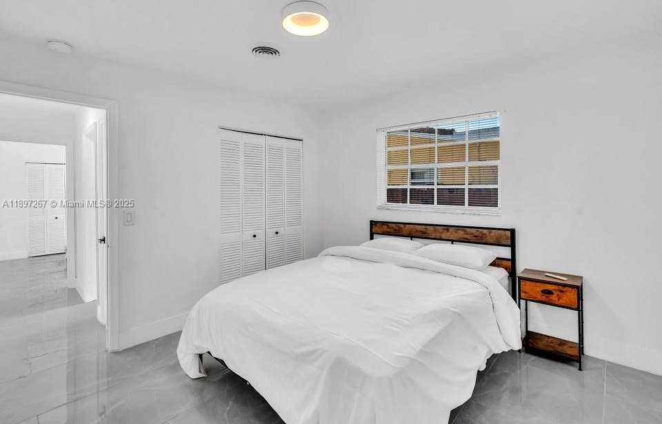 Small Image of 2112 NORTH 14TH TER, Hollywood Number 13