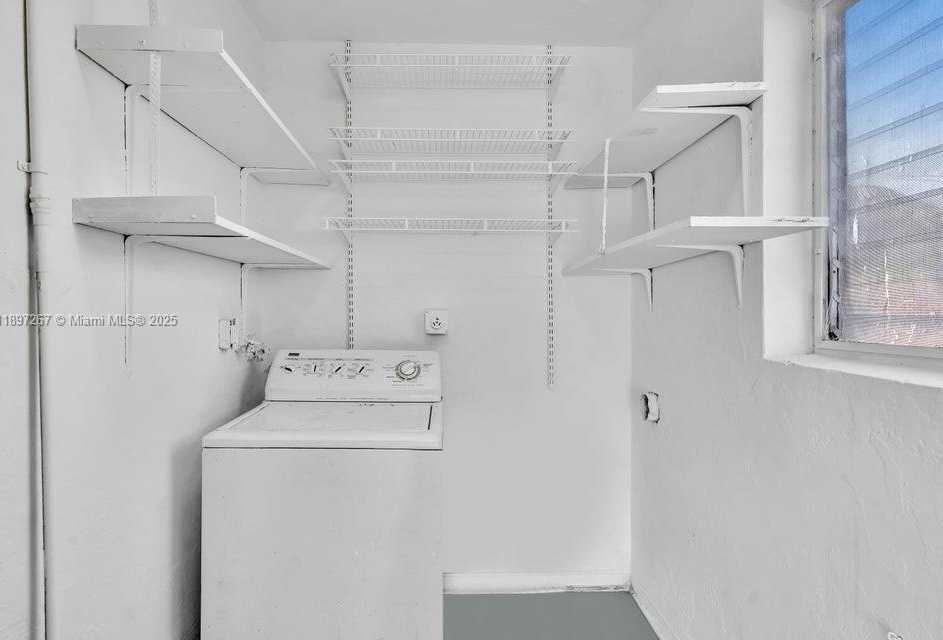 Small Image of 2112 NORTH 14TH TER, Hollywood Number 15