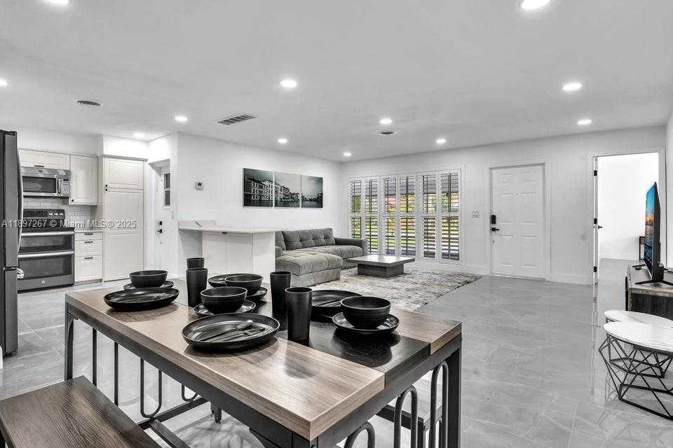 Small Image of 2112 NORTH 14TH TER, Hollywood Number 4