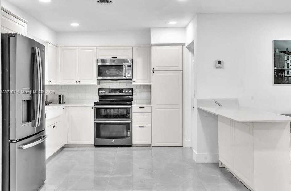 Small Image of 2112 NORTH 14TH TER, Hollywood Number 5