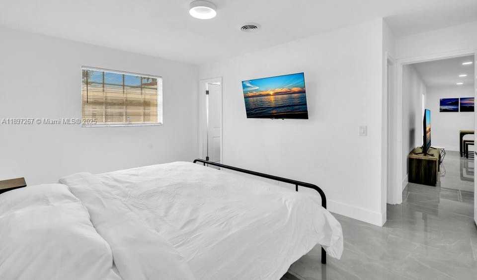 Small Image of 2112 NORTH 14TH TER, Hollywood Number 7