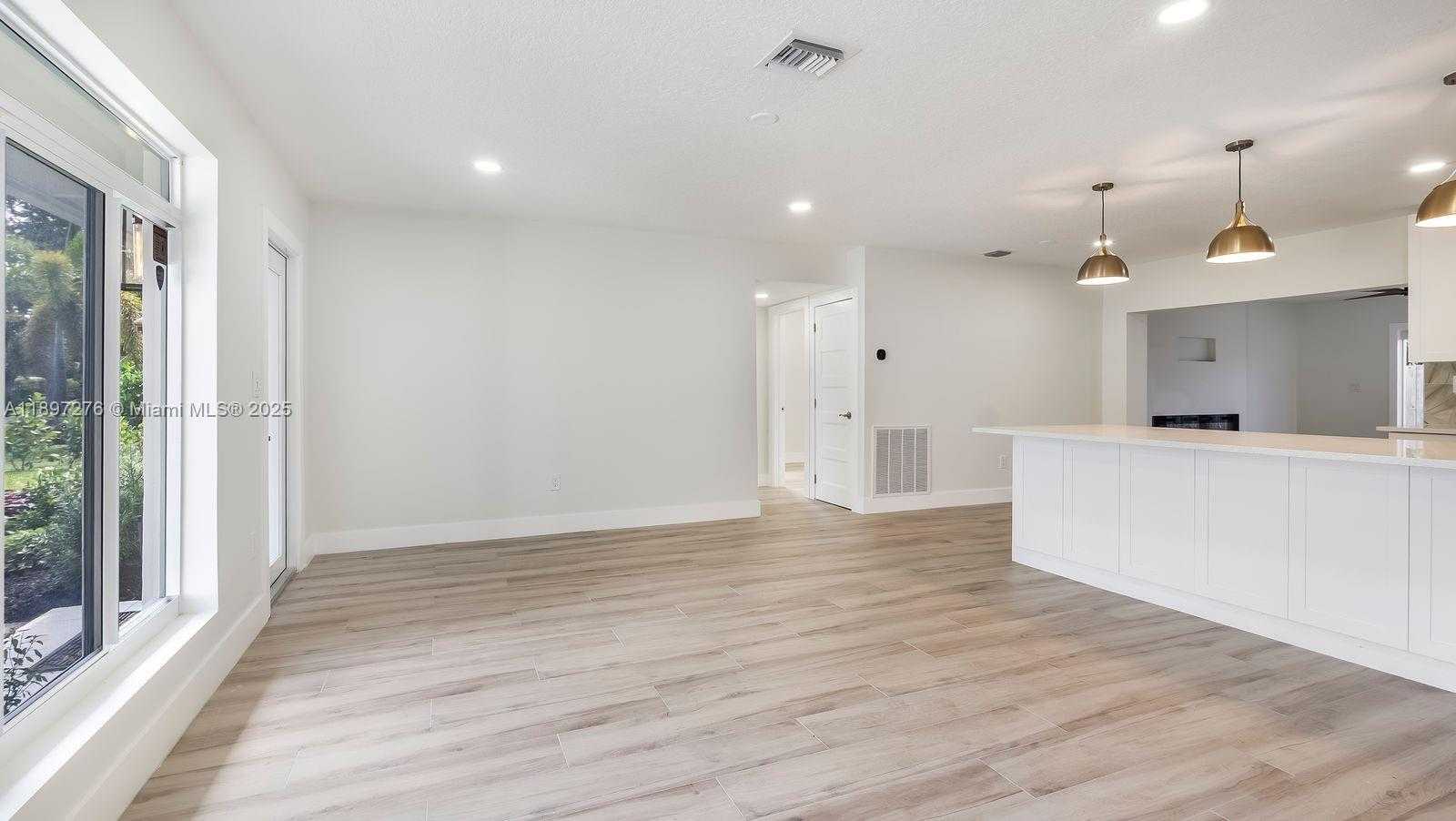 Small Image of 5713 NORTH EAST 17TH TER, Fort Lauderdale Number 3