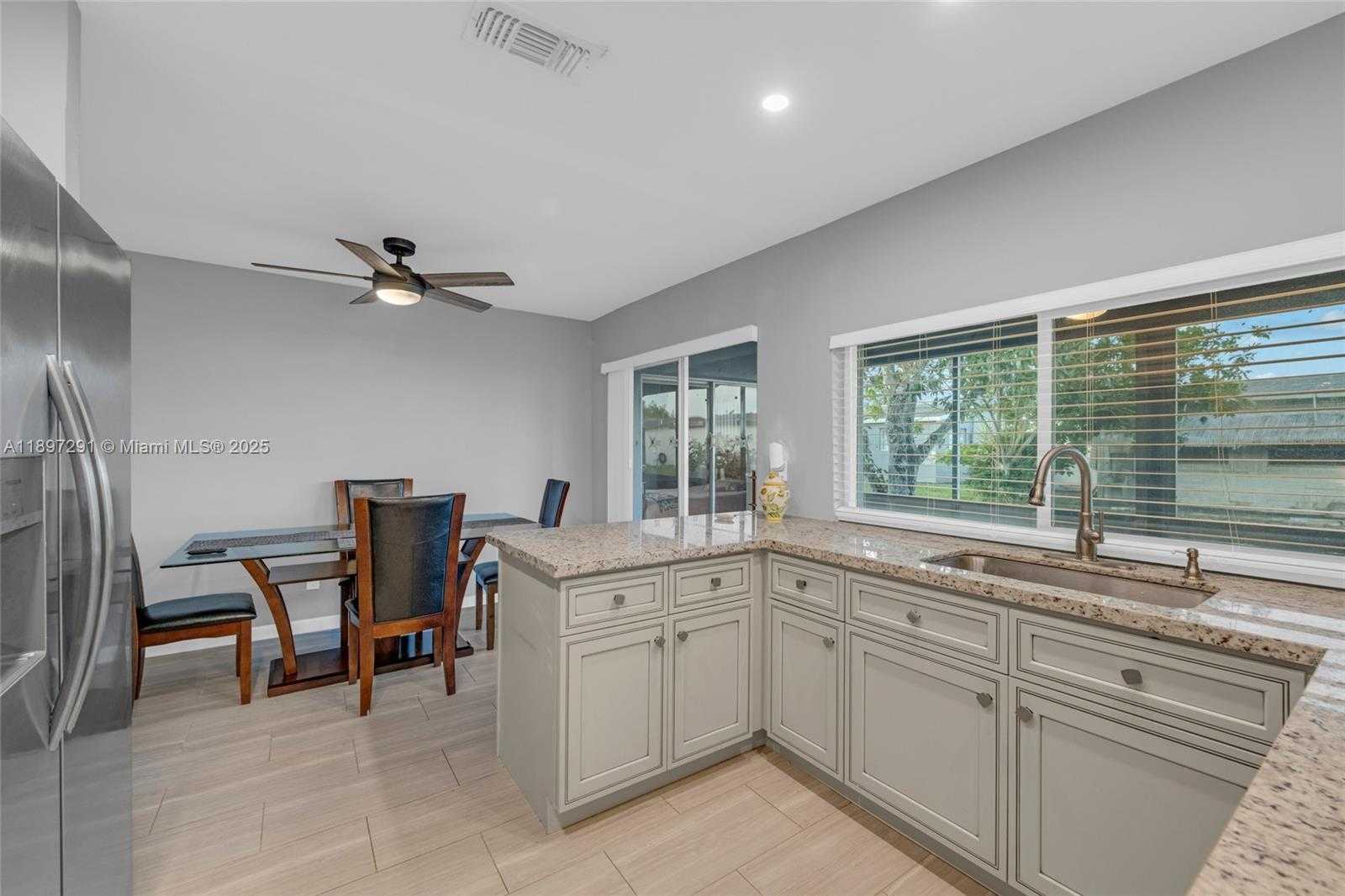 Small Image of 980 NORTH WEST 69 AVE, Margate Number 11