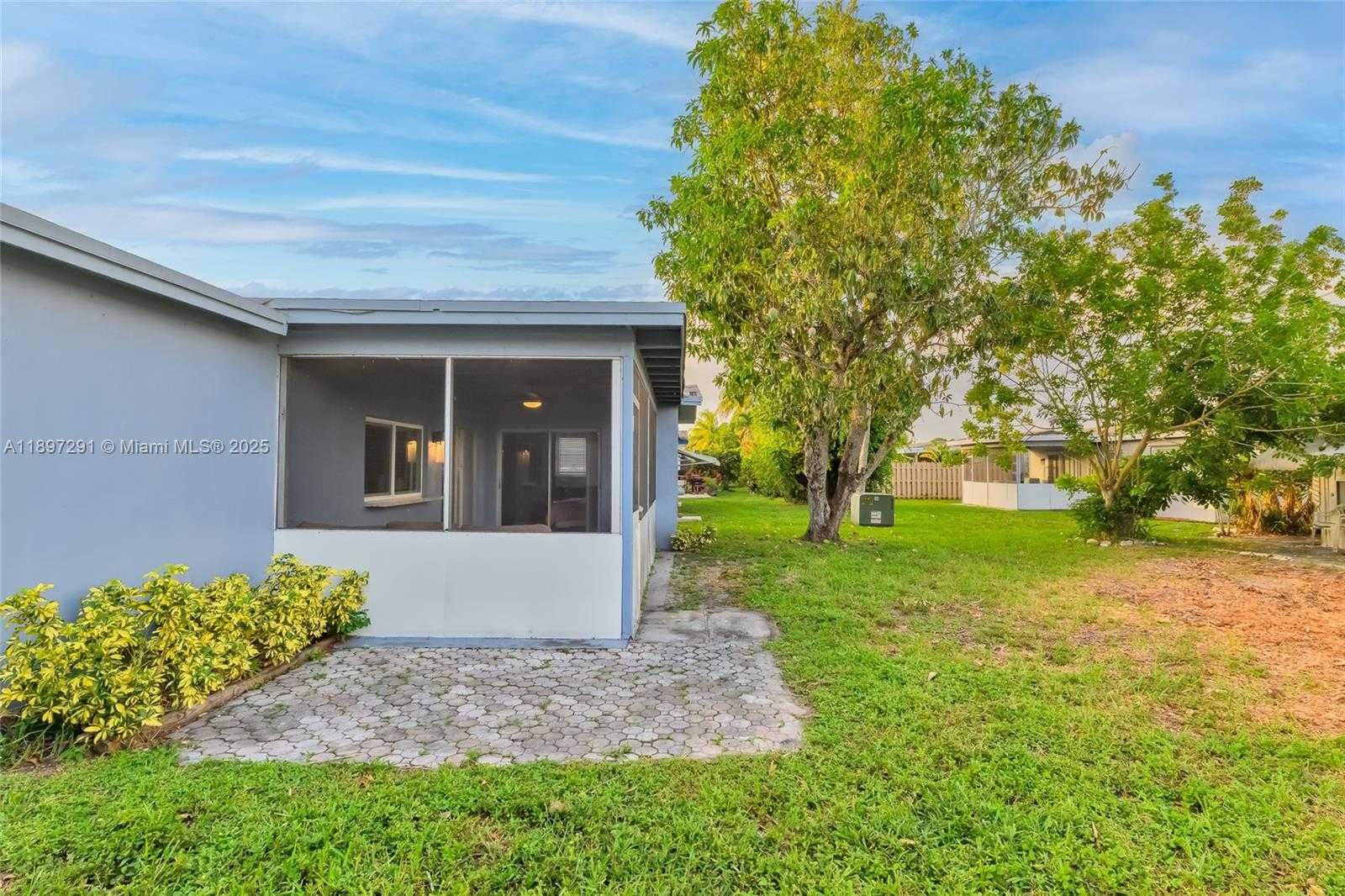 Small Image of 980 NORTH WEST 69 AVE, Margate Number 22