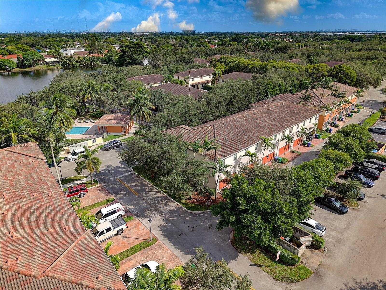 Small Image of 2308 SOUTH WEST 100TH TER, Miramar Number 31