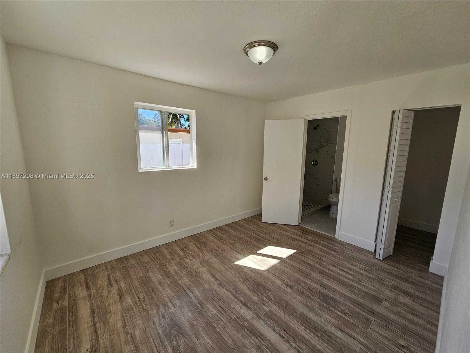 Small Image of 5621 CLEVELAND ST, Hollywood Number 10