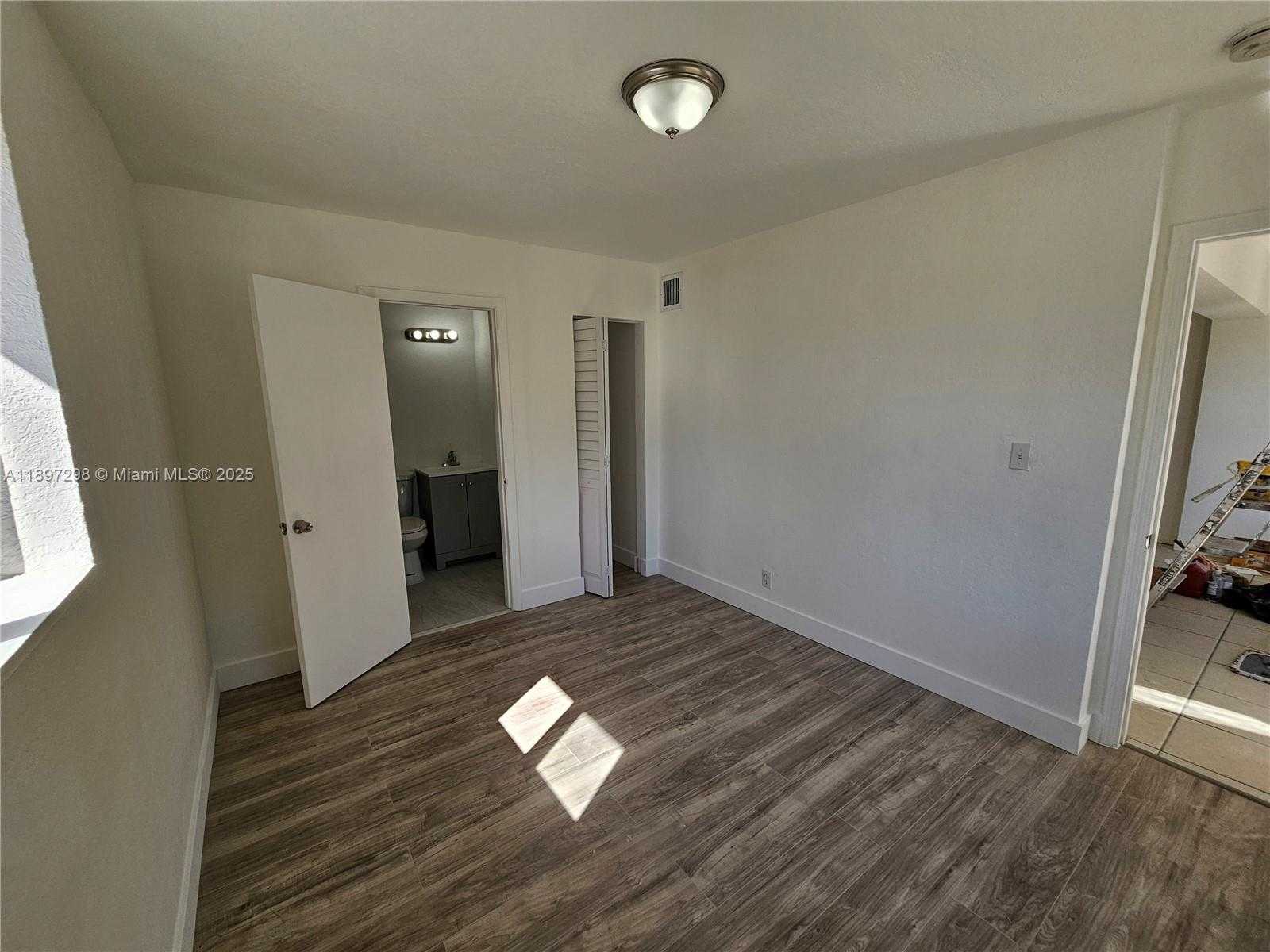 Small Image of 5621 CLEVELAND ST, Hollywood Number 11