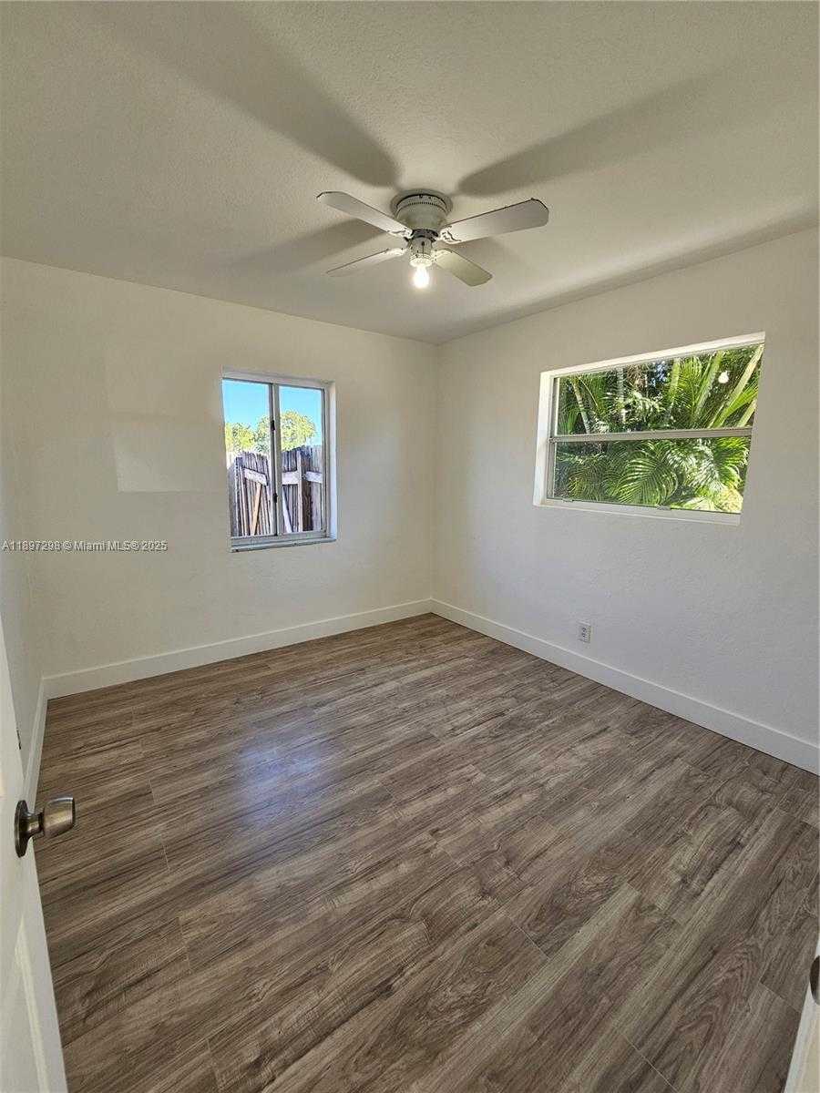 Small Image of 5621 CLEVELAND ST, Hollywood Number 12