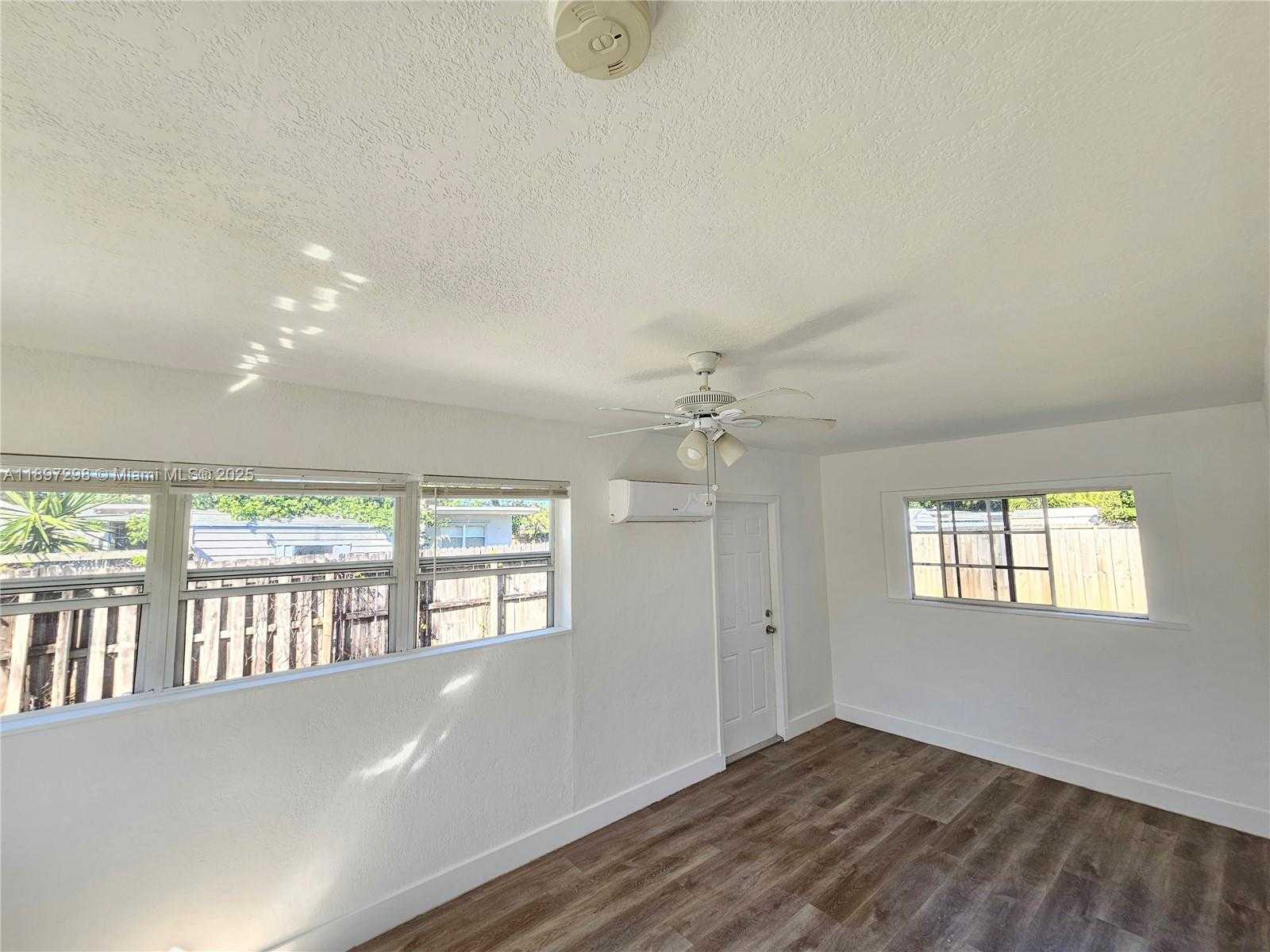 Small Image of 5621 CLEVELAND ST, Hollywood Number 13