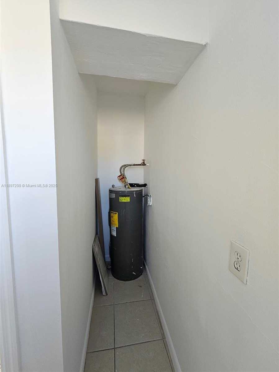 Small Image of 5621 CLEVELAND ST, Hollywood Number 16