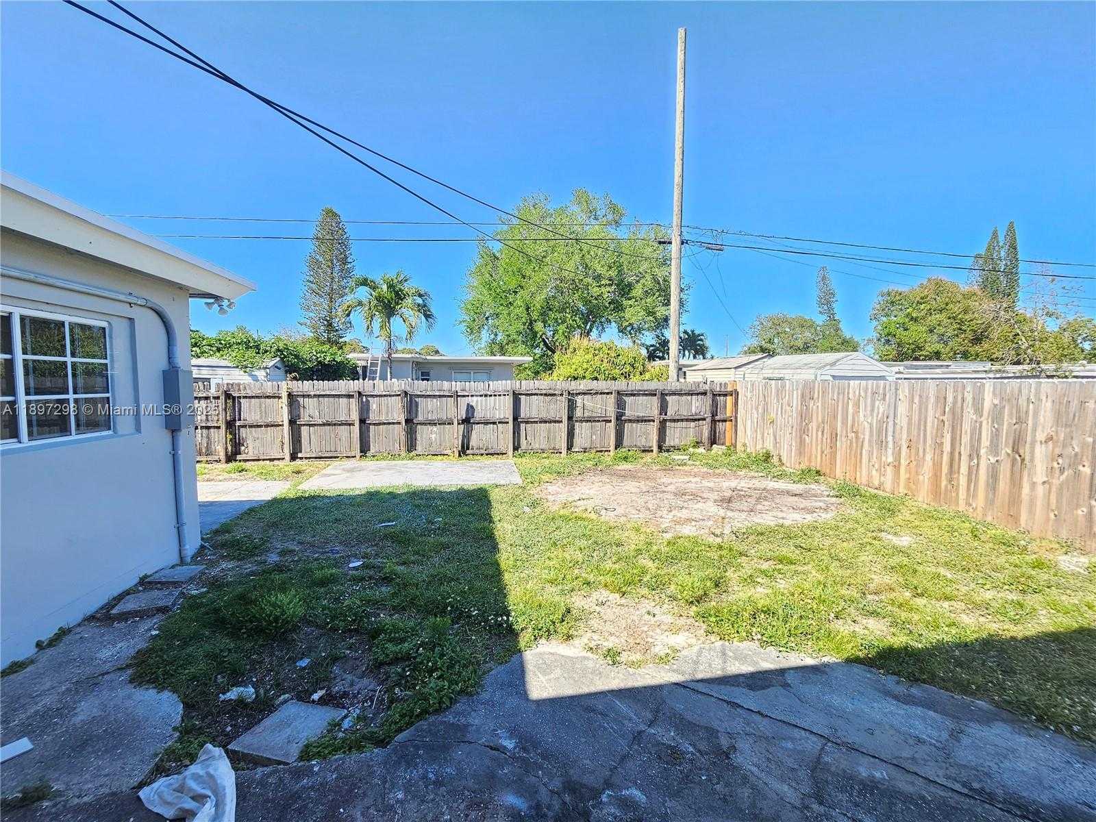 Small Image of 5621 CLEVELAND ST, Hollywood Number 18