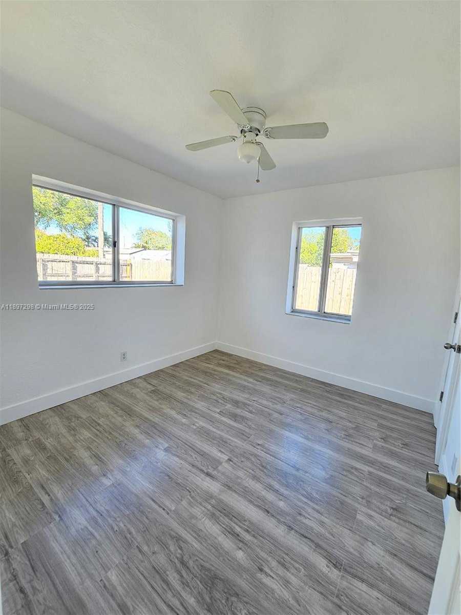 Small Image of 5621 CLEVELAND ST, Hollywood Number 5