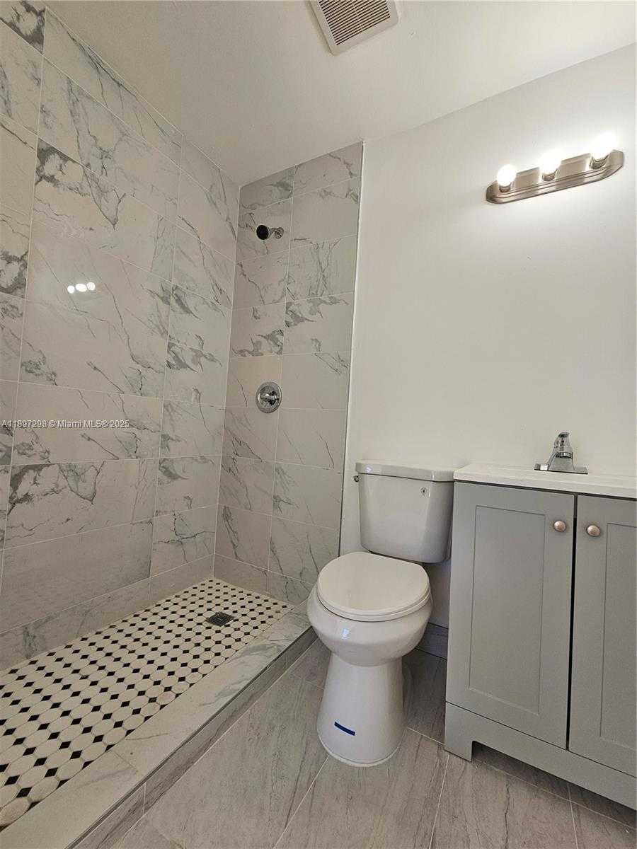 Small Image of 5621 CLEVELAND ST, Hollywood Number 6
