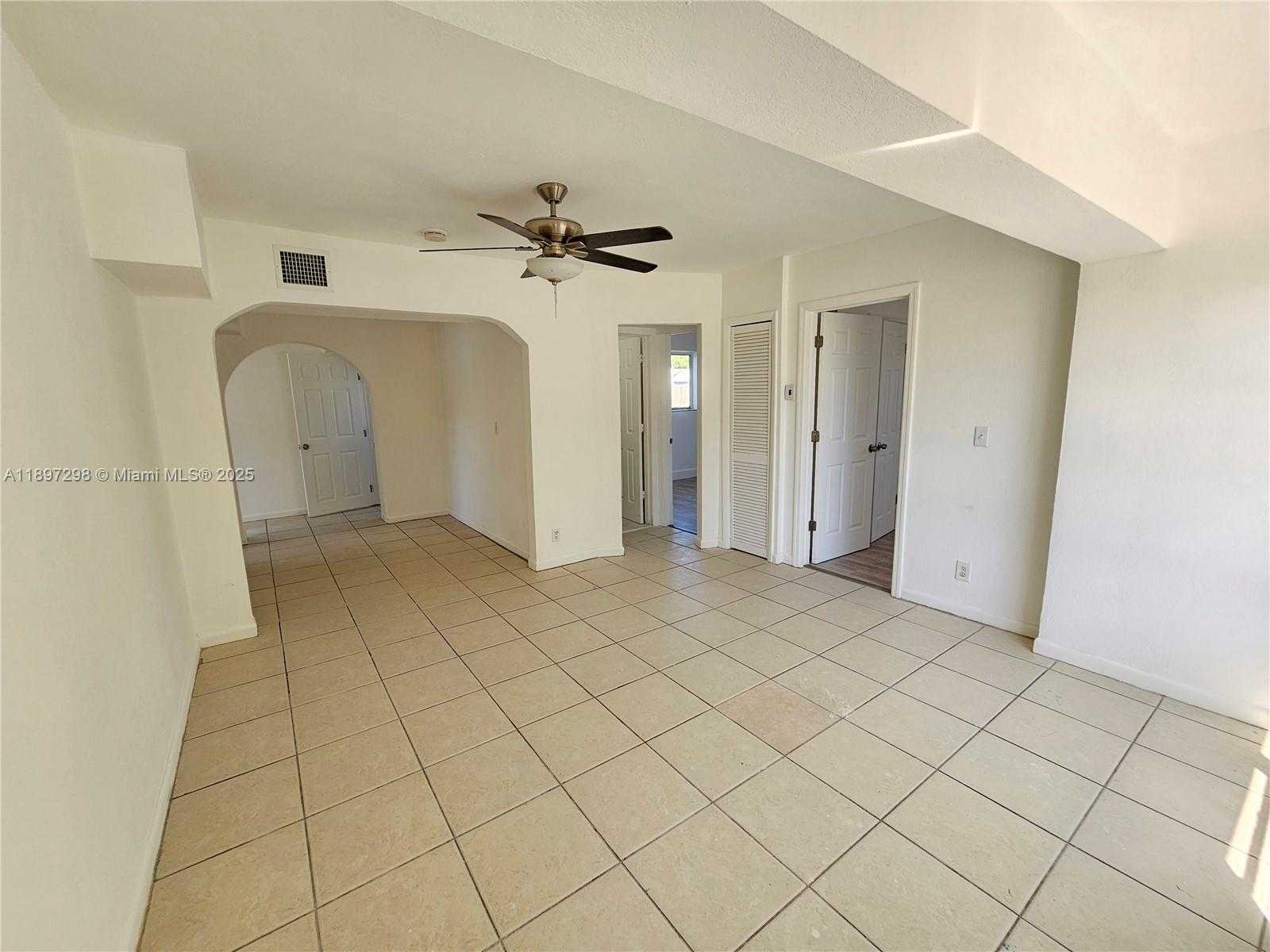 Small Image of 5621 CLEVELAND ST, Hollywood Number 8