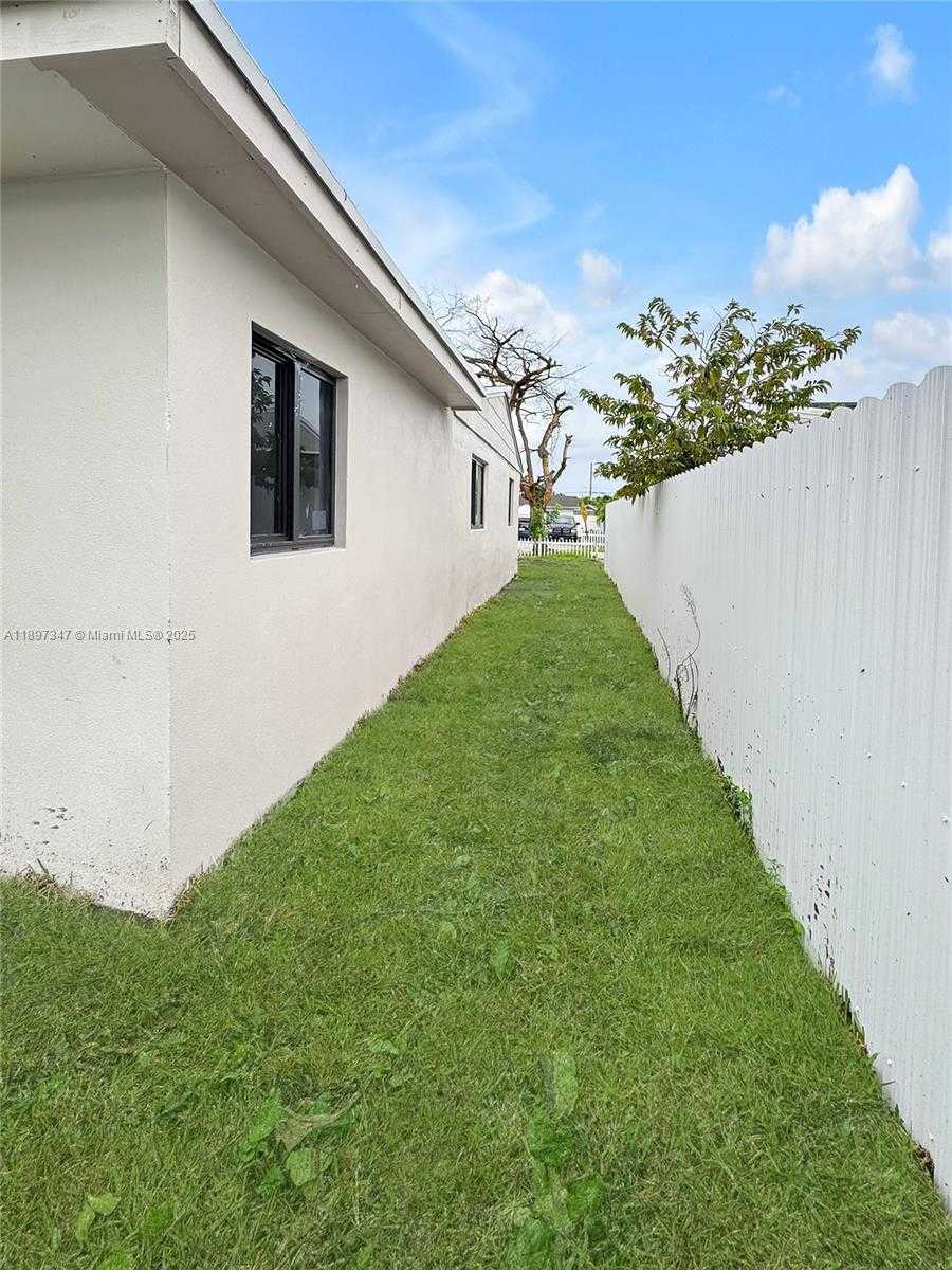 Small Image of 1449 SOUTH WEST 49TH AVE, Fort Lauderdale Number 12