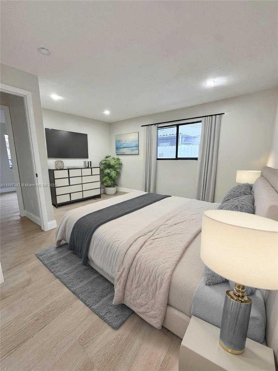 Small Image of 1449 SOUTH WEST 49TH AVE, Fort Lauderdale Number 16