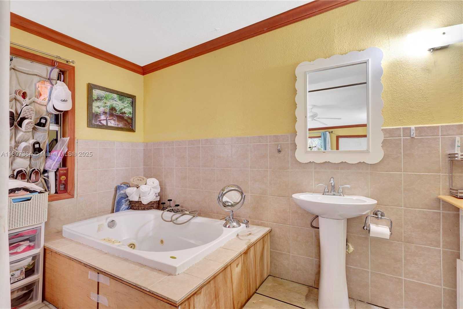 Small Image of 1140 NORTH WEST 127TH ST, North Miami Number 16