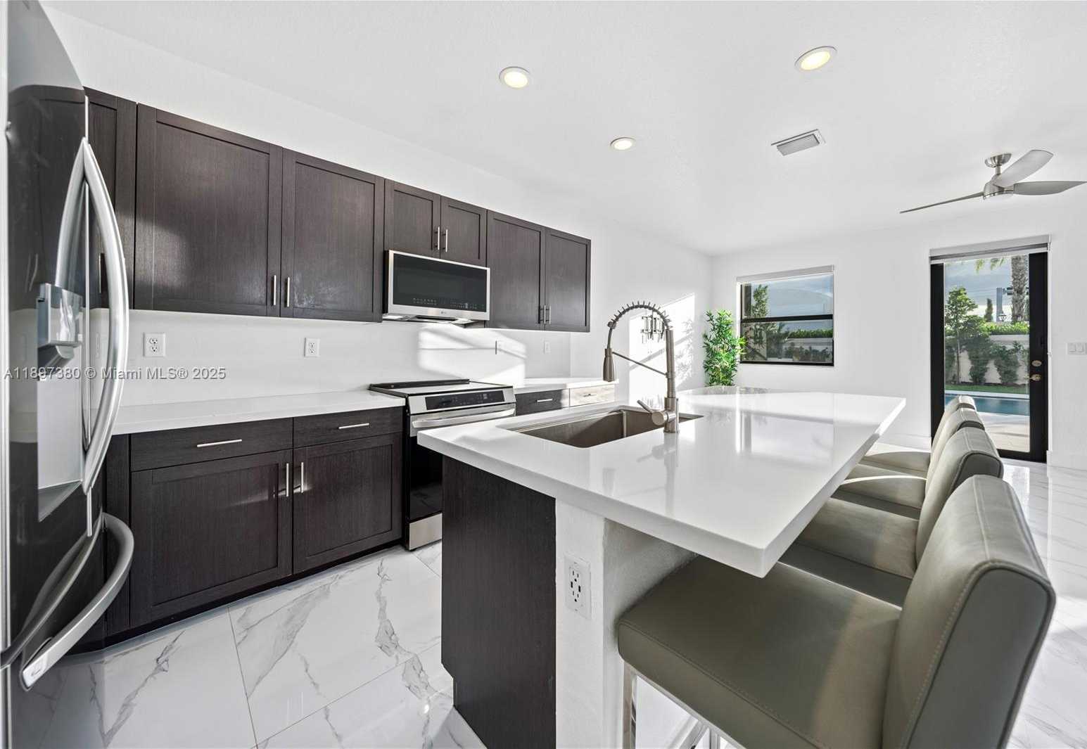 Small Image of 10800 WEST 35TH WAY, Hialeah Number 10