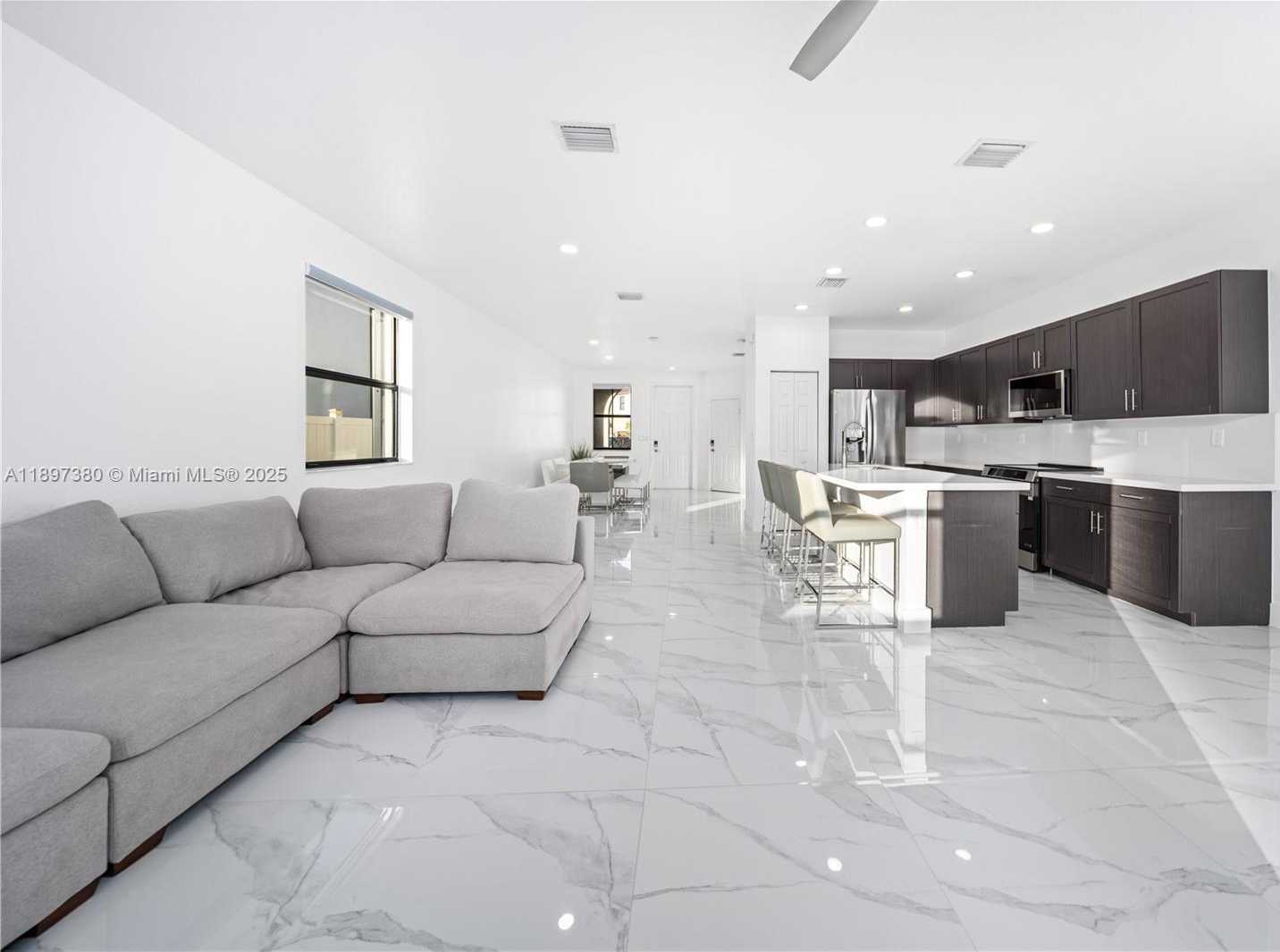 Small Image of 10800 WEST 35TH WAY, Hialeah Number 12
