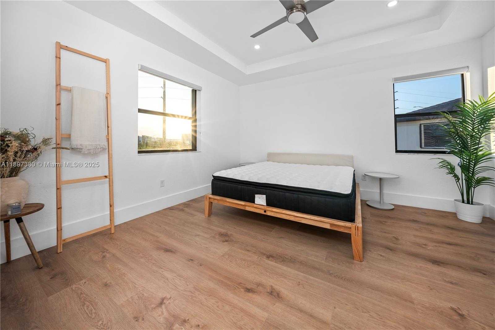 Small Image of 10800 WEST 35TH WAY, Hialeah Number 16