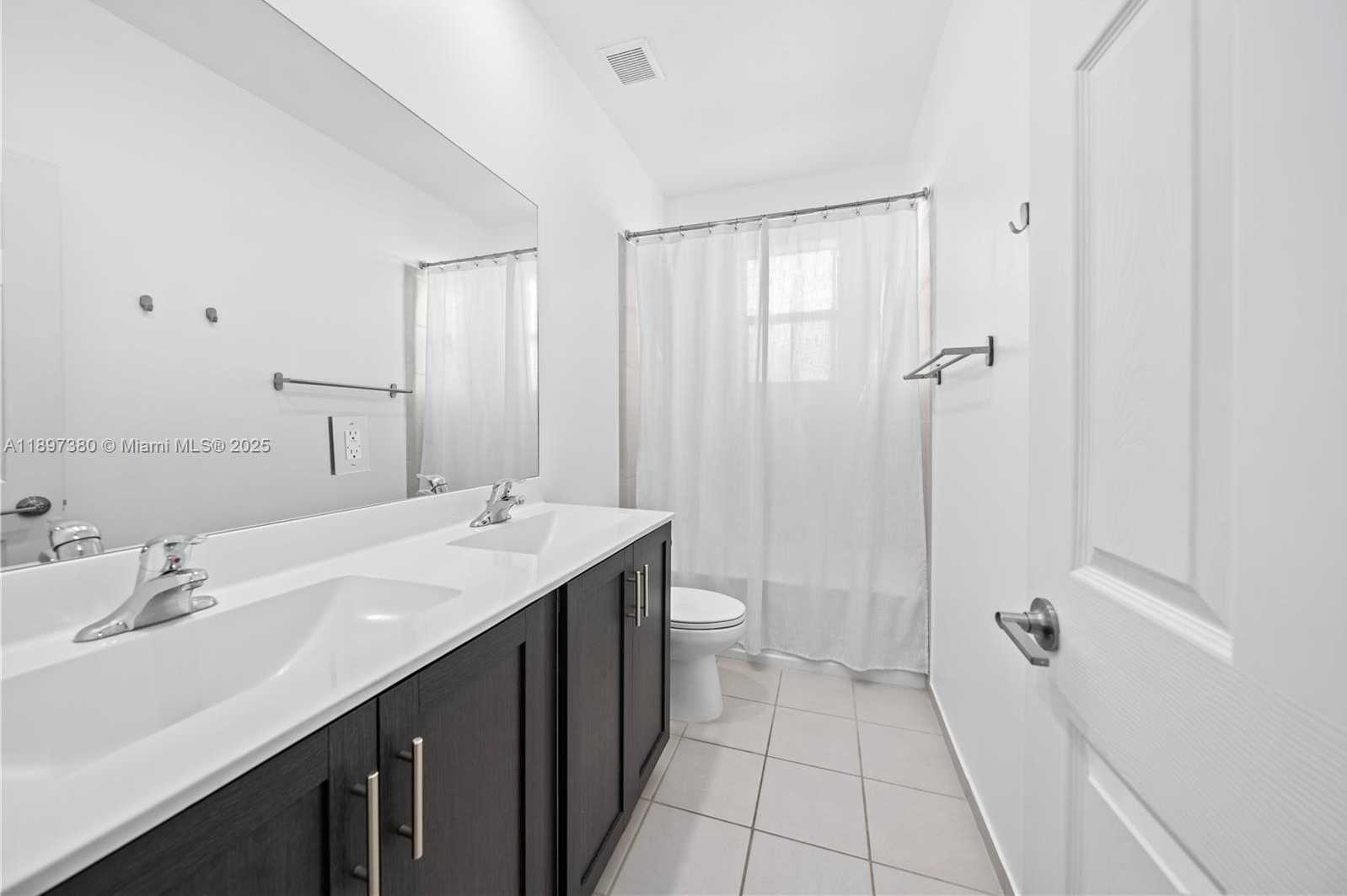 Small Image of 10800 WEST 35TH WAY, Hialeah Number 23