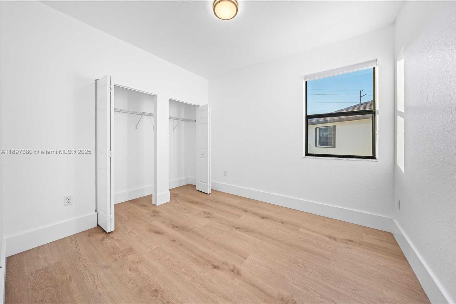 Small Image of 10800 WEST 35TH WAY, Hialeah Number 24