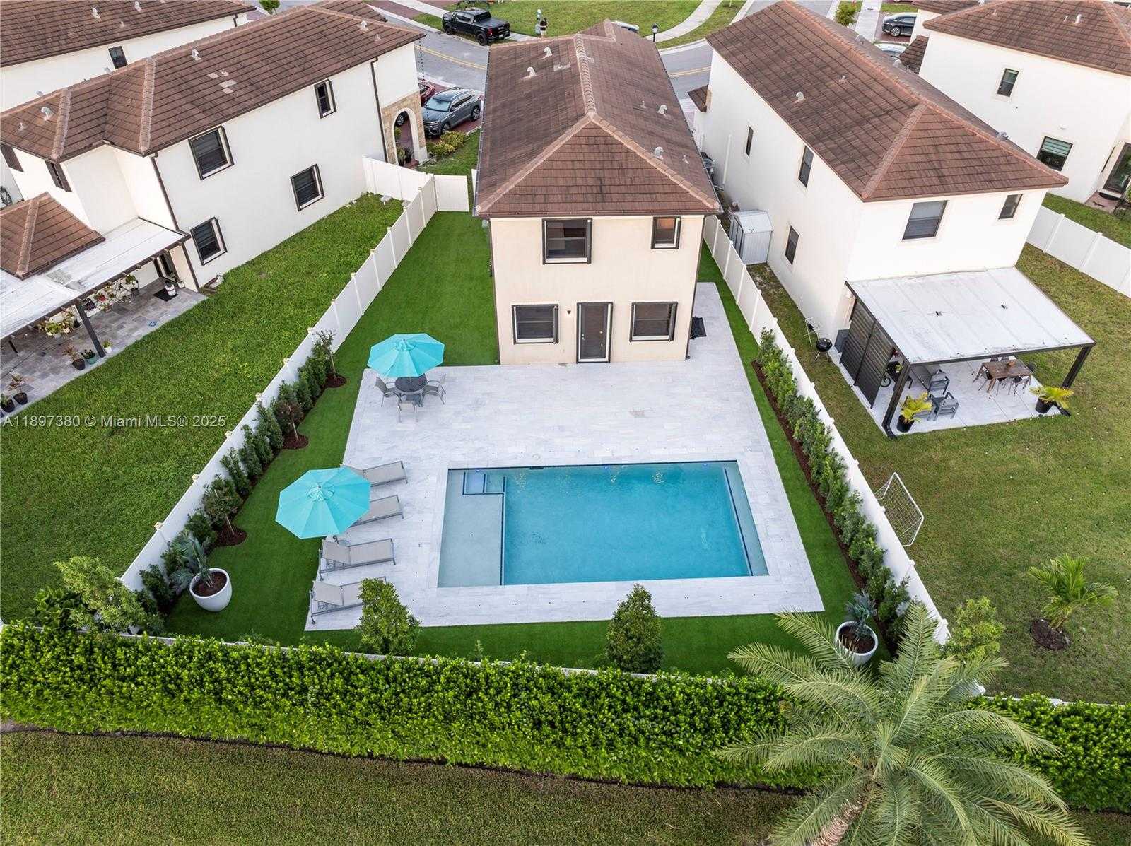 Small Image of 10800 WEST 35TH WAY, Hialeah Number 29