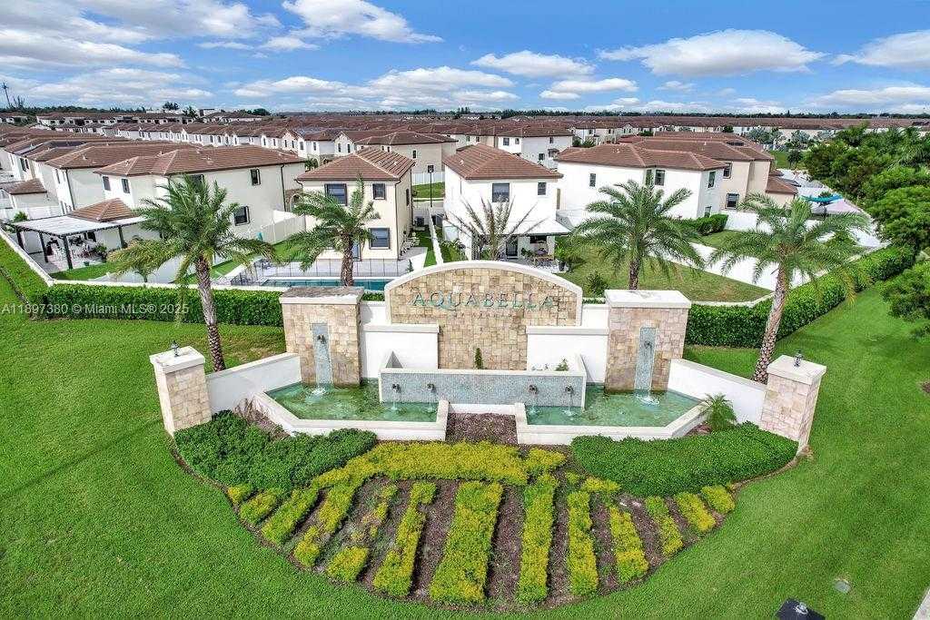 Small Image of 10800 WEST 35TH WAY, Hialeah Number 32