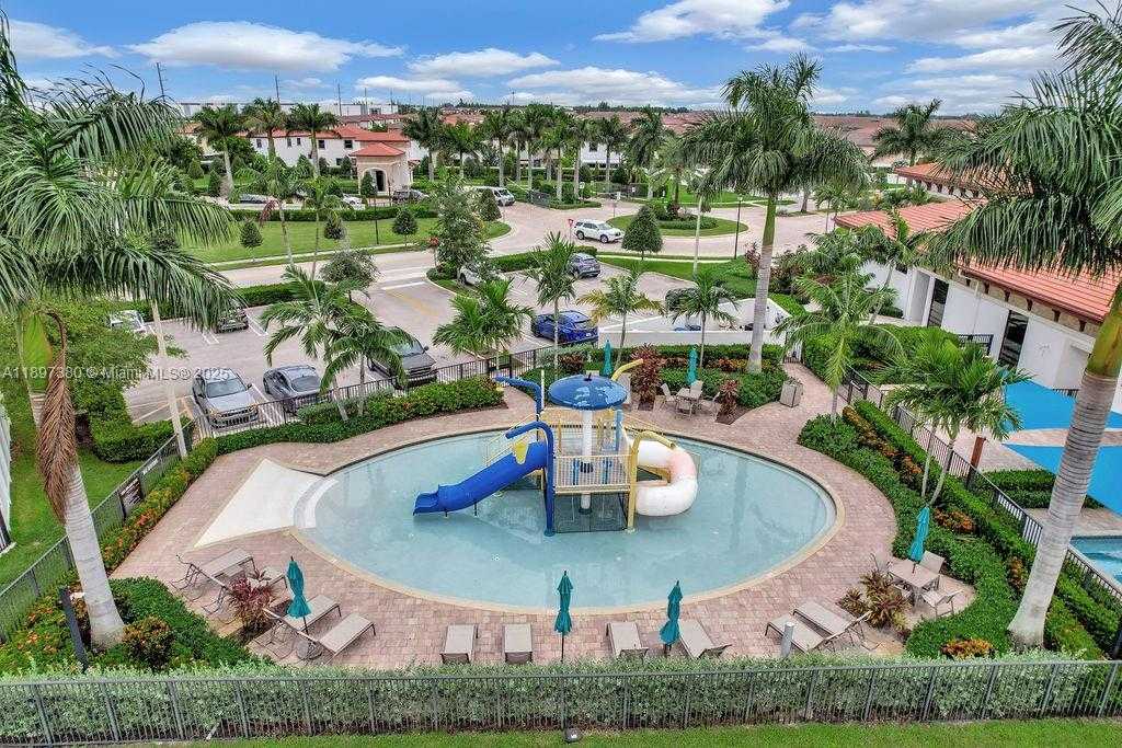 Small Image of 10800 WEST 35TH WAY, Hialeah Number 34