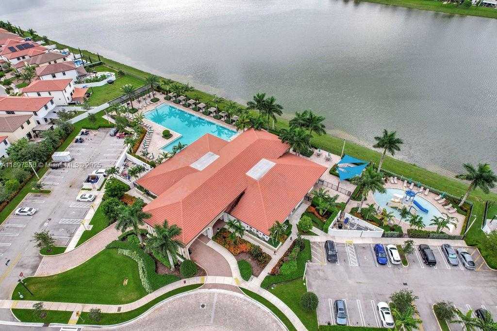 Small Image of 10800 WEST 35TH WAY, Hialeah Number 35