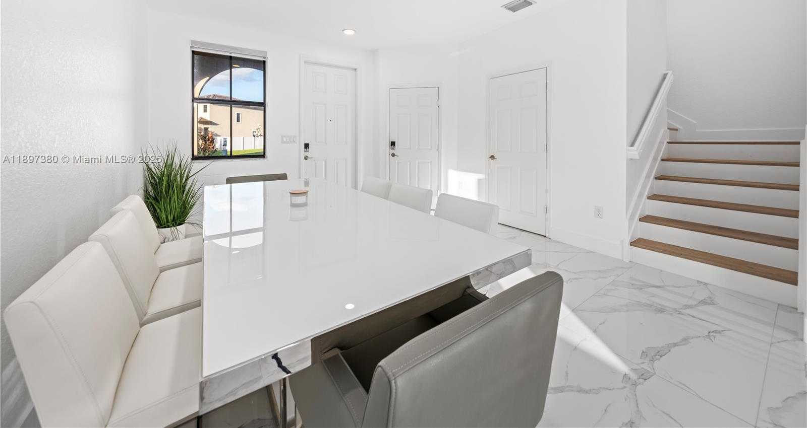 Small Image of 10800 WEST 35TH WAY, Hialeah Number 4
