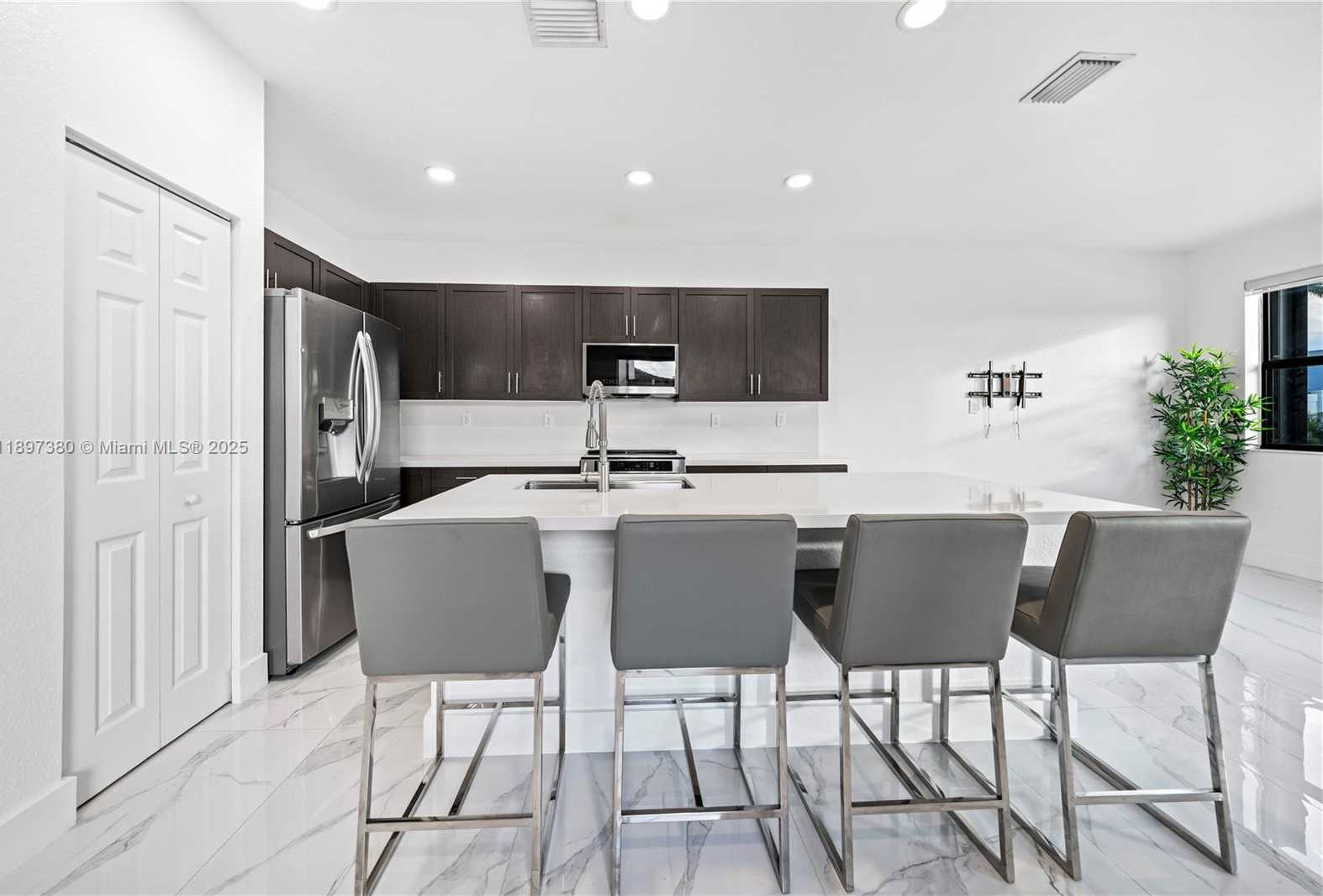 Small Image of 10800 WEST 35TH WAY, Hialeah Number 6