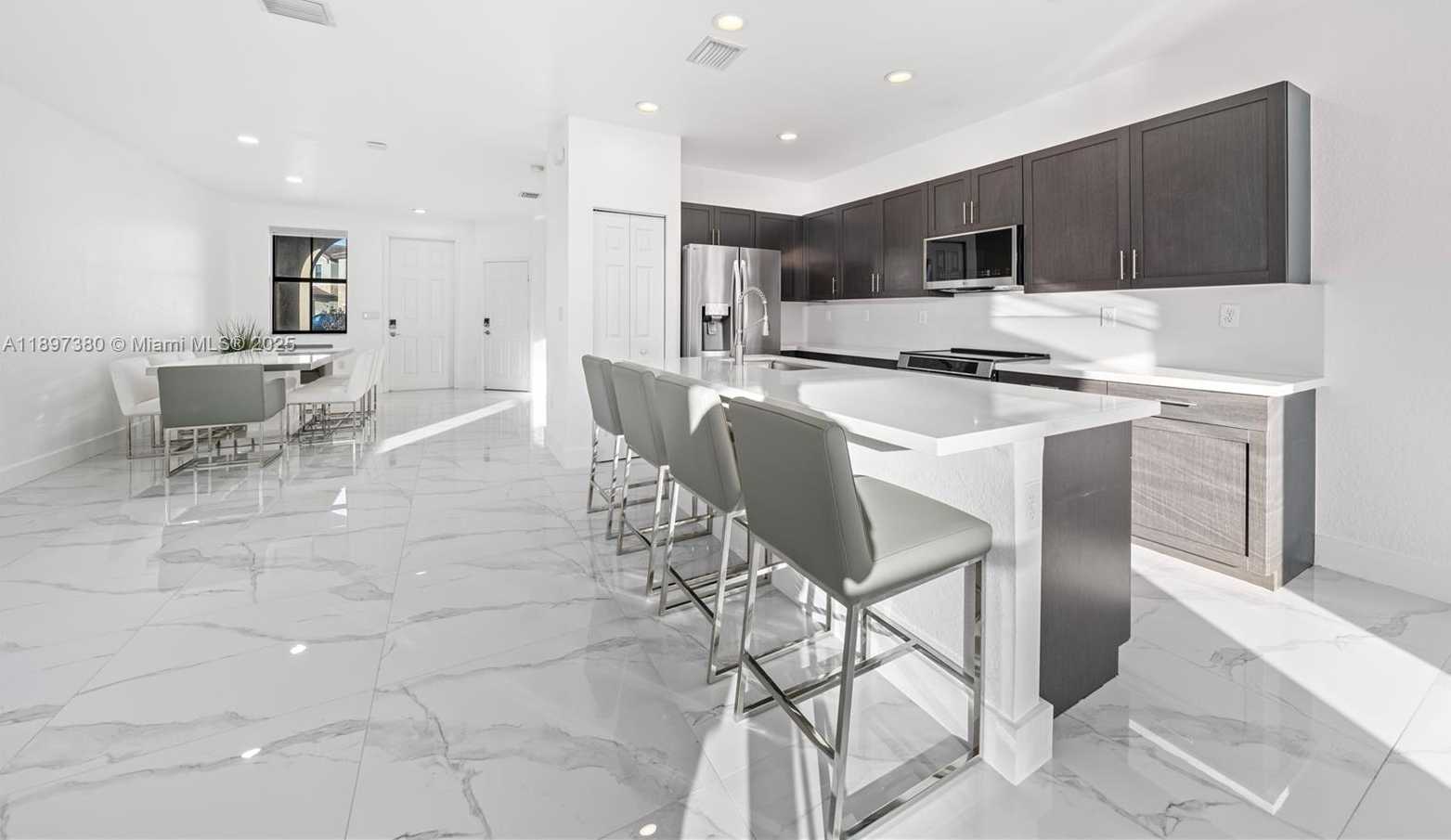 Small Image of 10800 WEST 35TH WAY, Hialeah Number 8