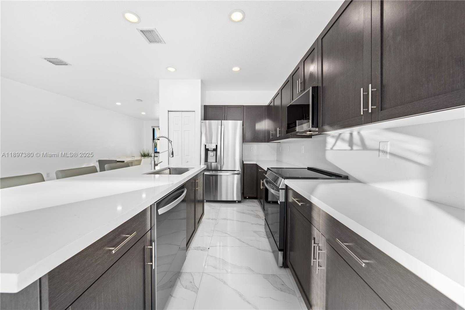 Small Image of 10800 WEST 35TH WAY, Hialeah Number 9