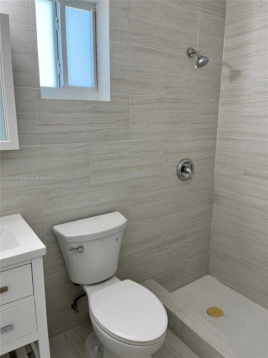 Small Image of 4233 WASHINGTON ST, Hollywood Number 10