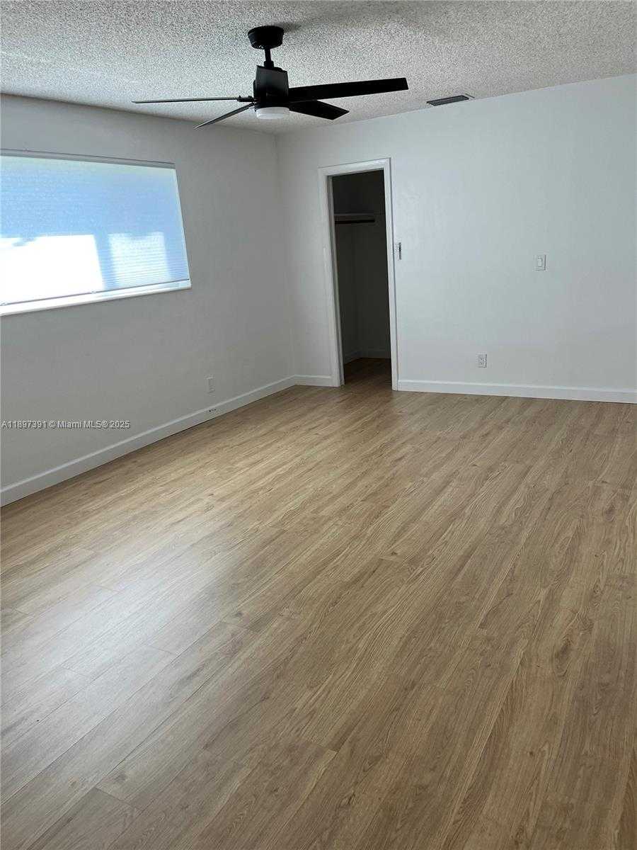 Small Image of 4233 WASHINGTON ST, Hollywood Number 13