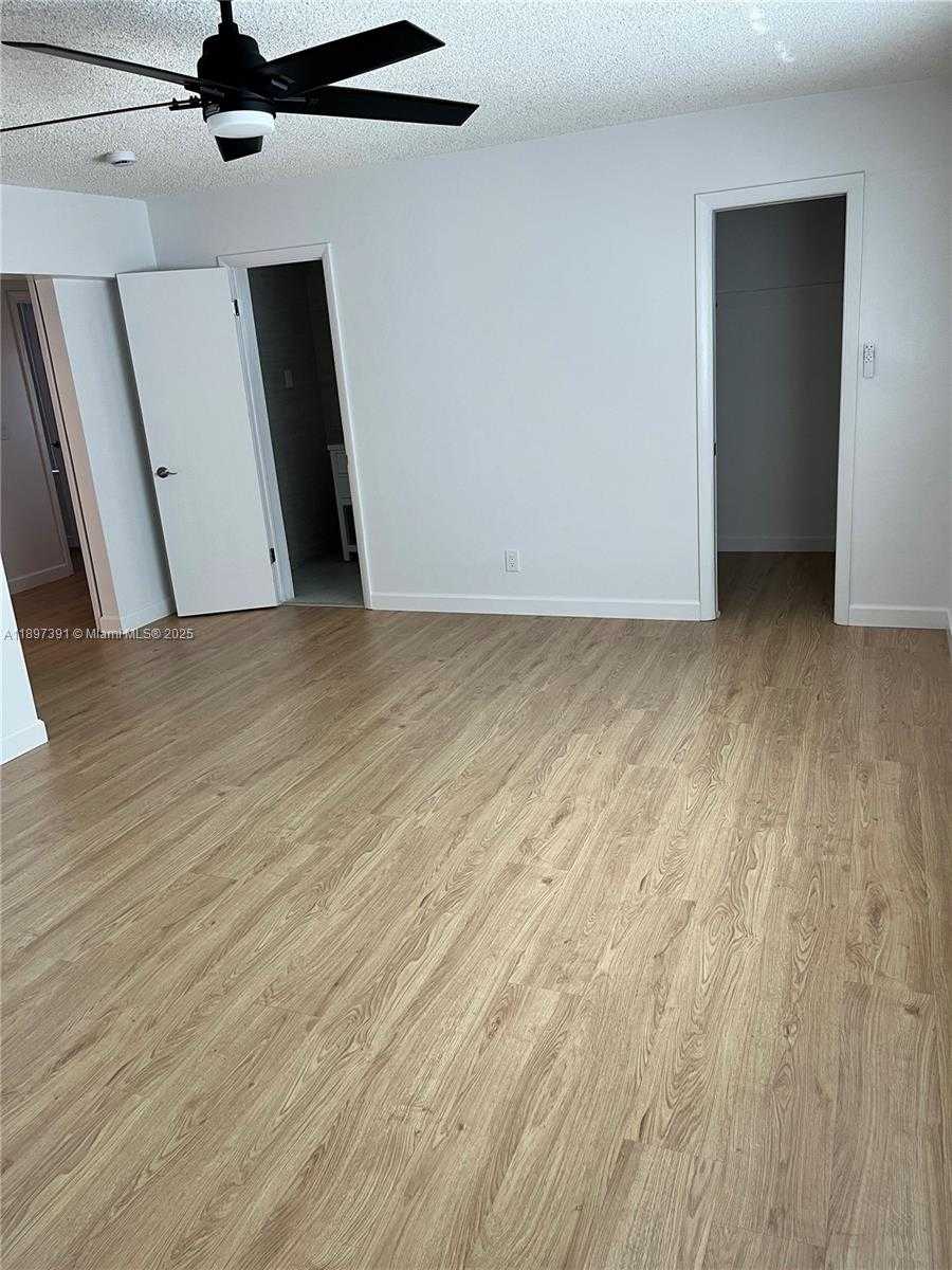 Small Image of 4233 WASHINGTON ST, Hollywood Number 14