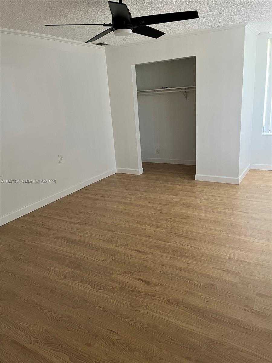 Small Image of 4233 WASHINGTON ST, Hollywood Number 15