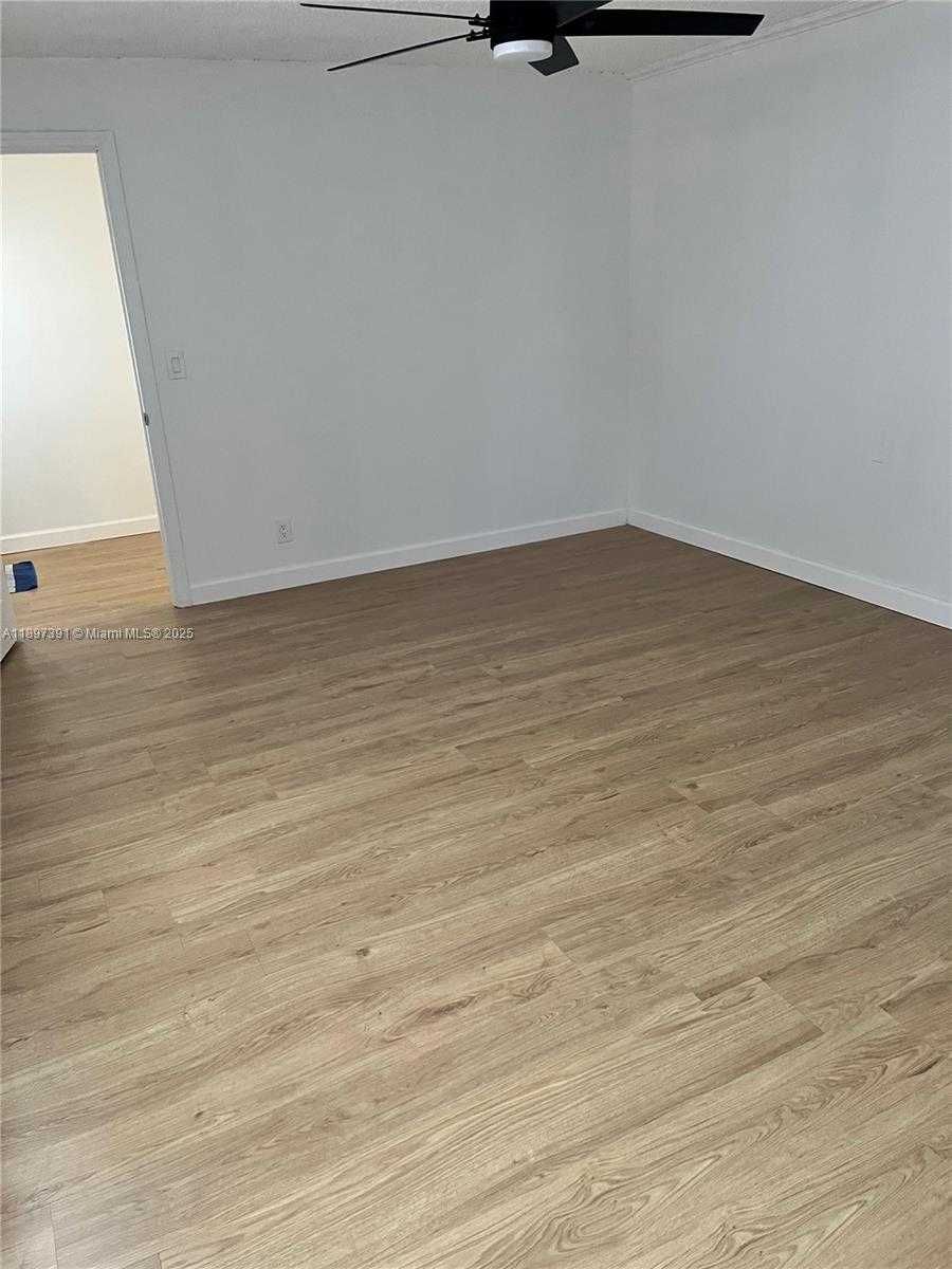 Small Image of 4233 WASHINGTON ST, Hollywood Number 16