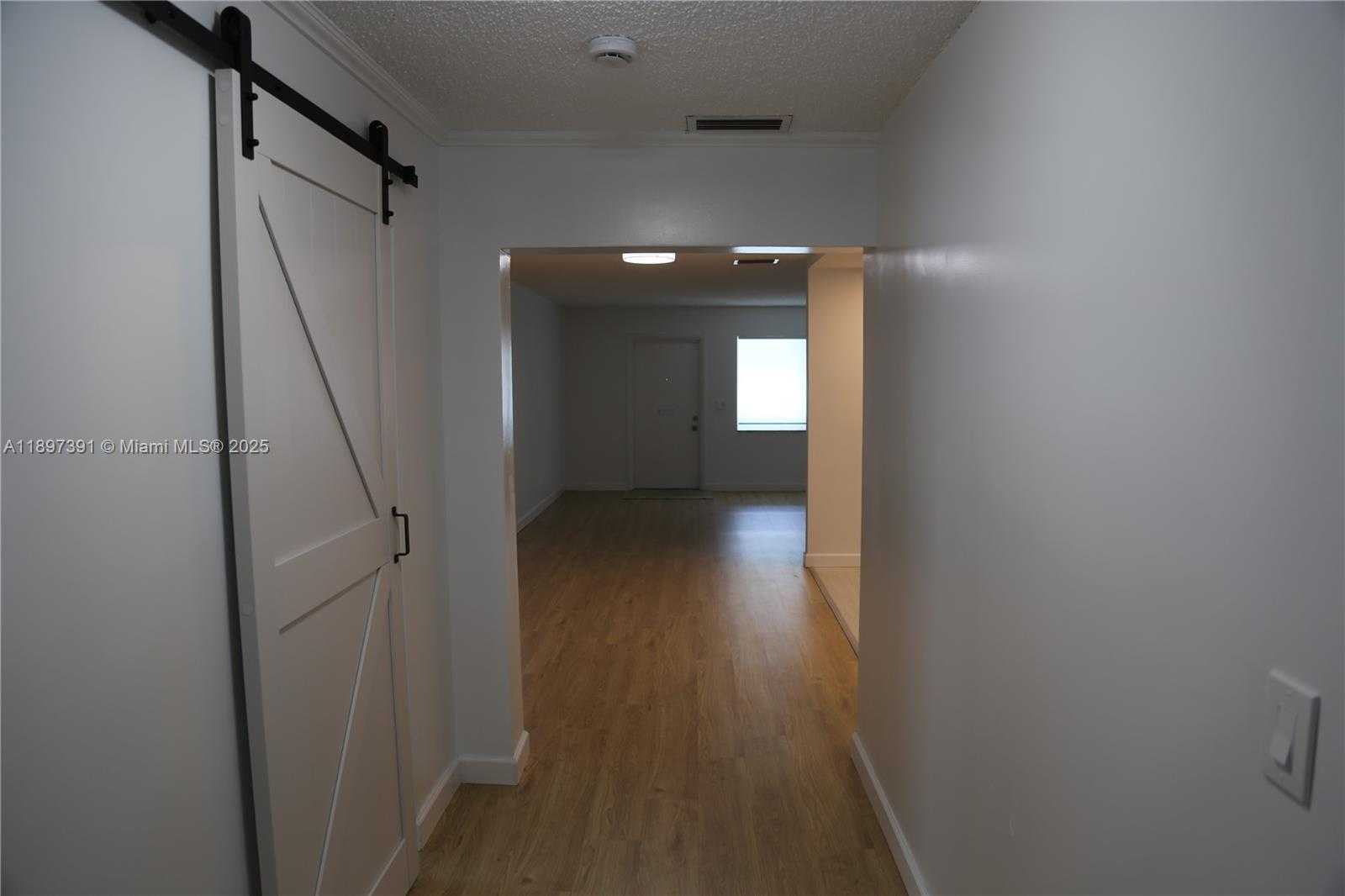 Small Image of 4233 WASHINGTON ST, Hollywood Number 17