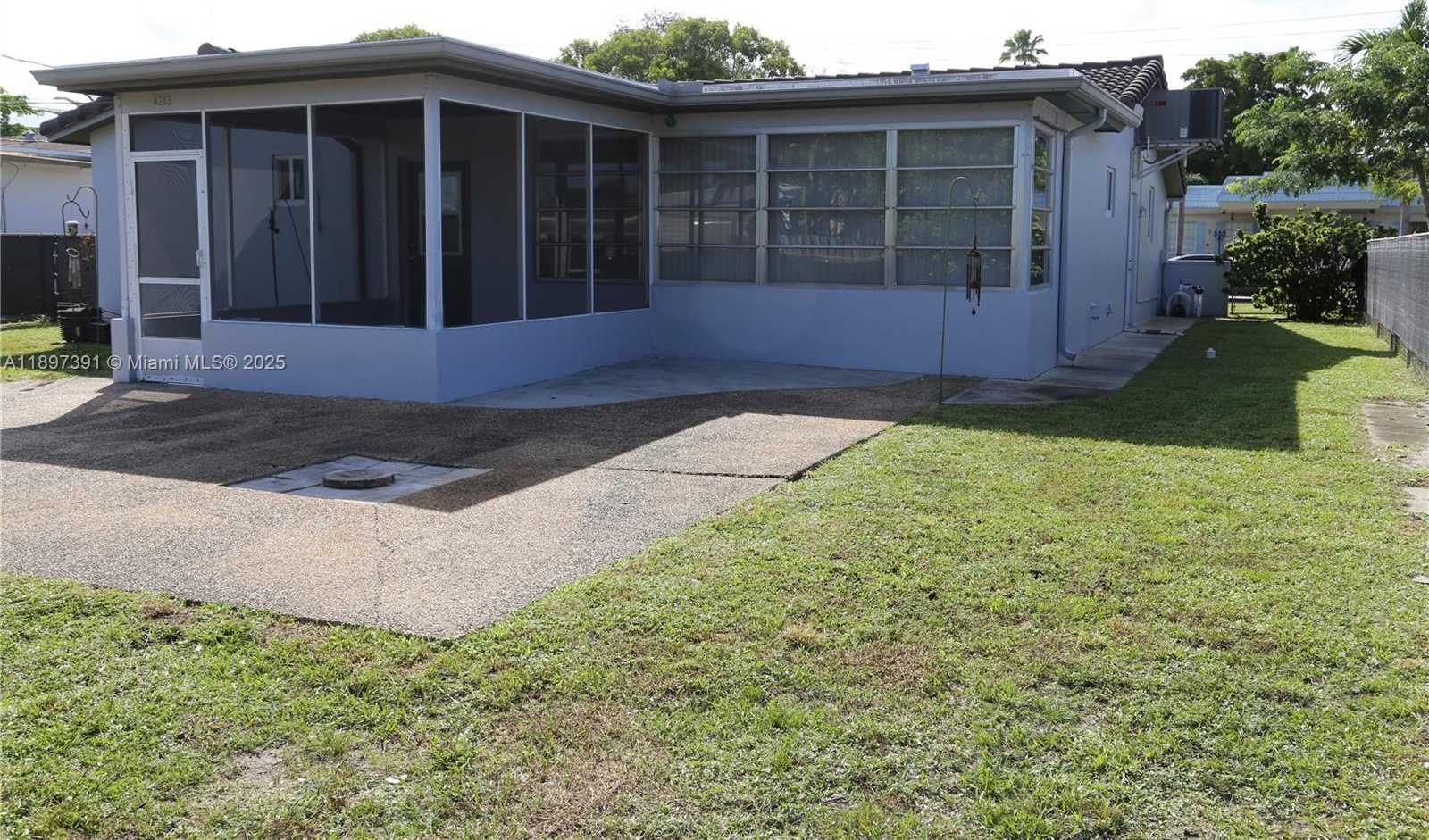 Small Image of 4233 WASHINGTON ST, Hollywood Number 19