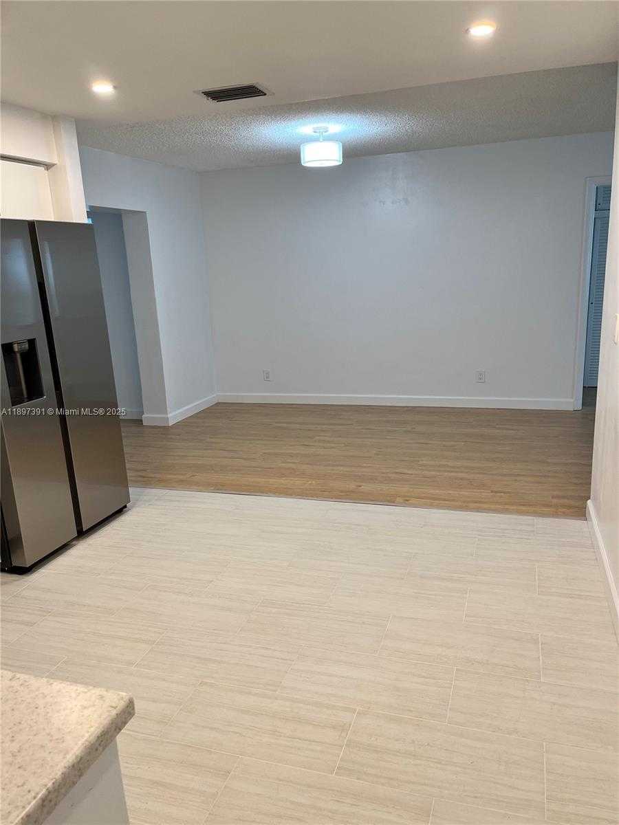 Small Image of 4233 WASHINGTON ST, Hollywood Number 4