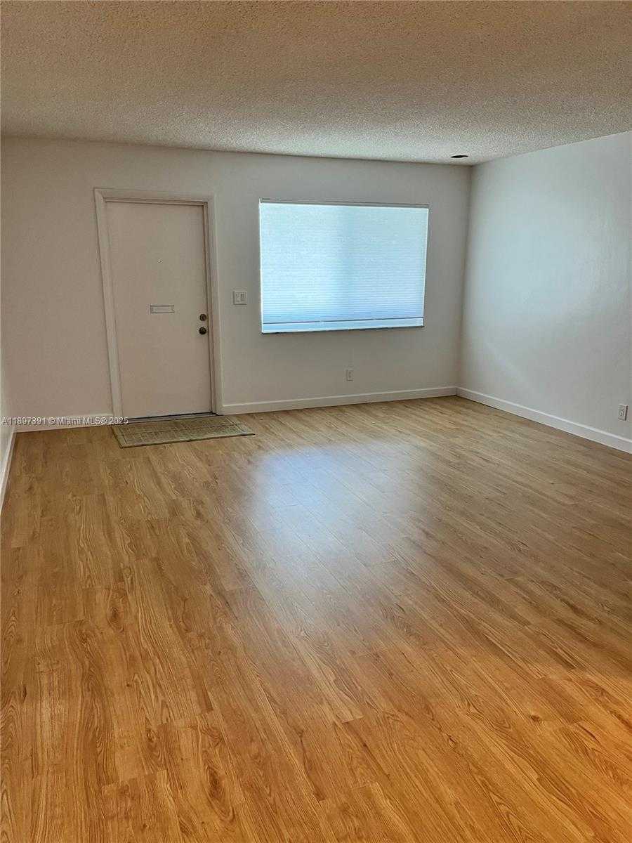 Small Image of 4233 WASHINGTON ST, Hollywood Number 5