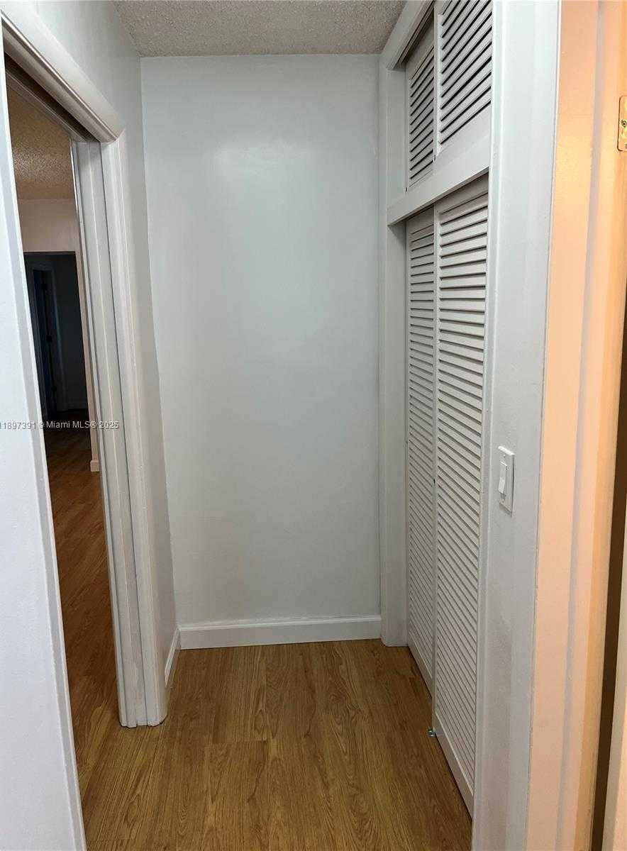 Small Image of 4233 WASHINGTON ST, Hollywood Number 8