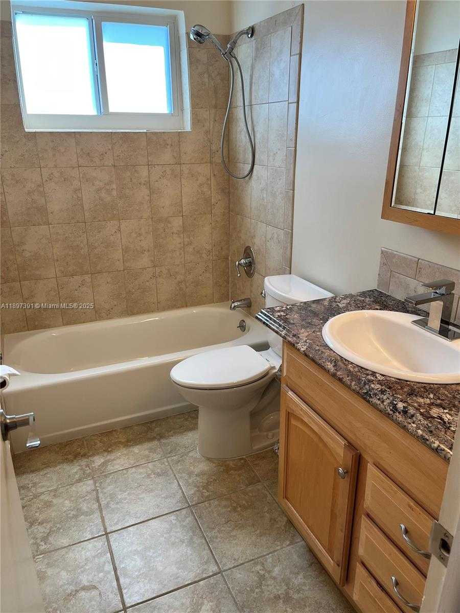 Small Image of 4233 WASHINGTON ST, Hollywood Number 9