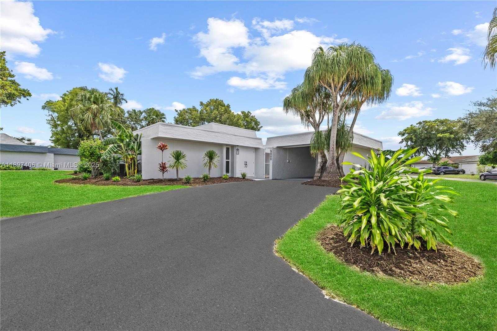 Small Image of 5000 BAYBERRY LN, Tamarac Number 2