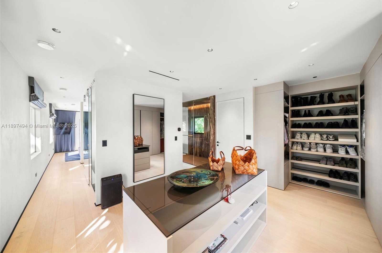 Small Image of 244 WEST SAN MARINO DR, Miami Beach Number 21