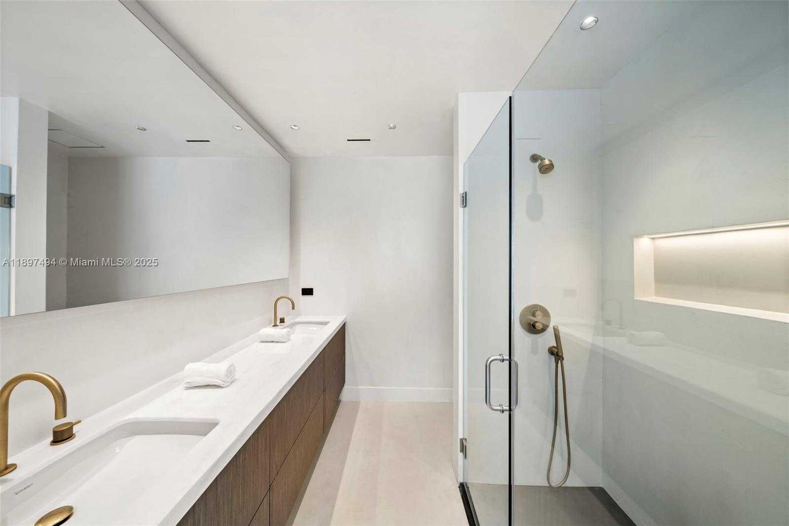 Small Image of 244 WEST SAN MARINO DR, Miami Beach Number 25