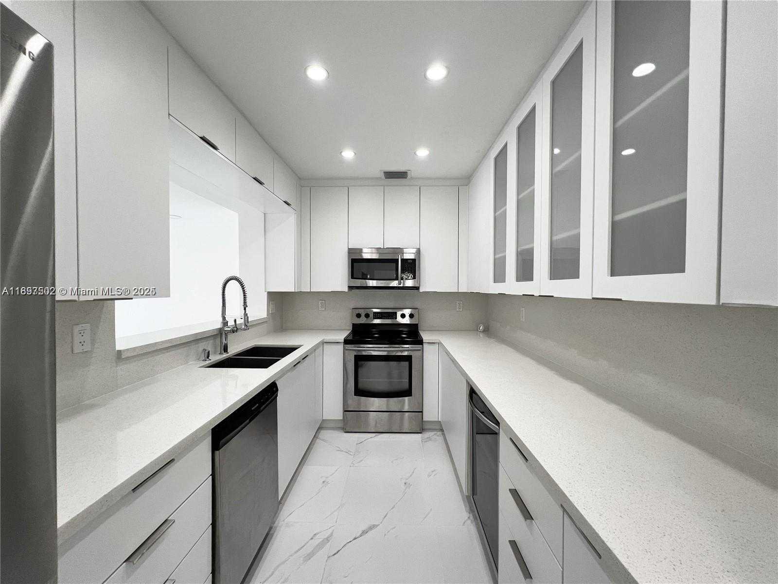 Small Image of 5401 WEST BROWARD BLVD, Plantation Number 12