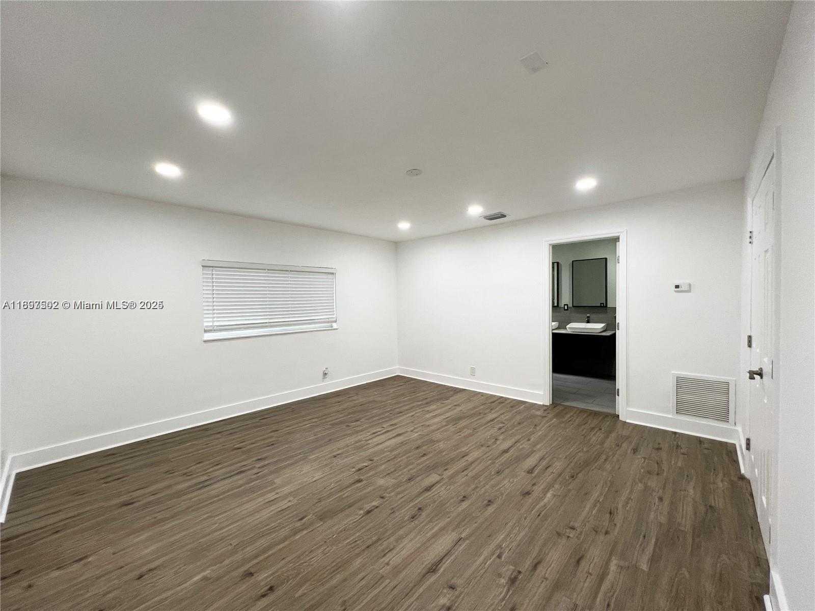 Small Image of 5401 WEST BROWARD BLVD, Plantation Number 21